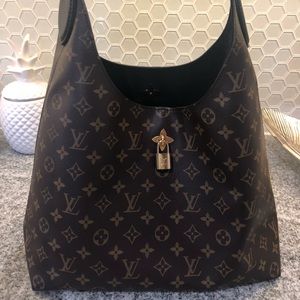 LOUIS VUITTON AUTHENTIC SHOULDER PURSE!